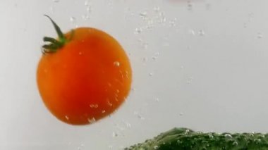 Dilim domates ve salatalık Dalış düşen