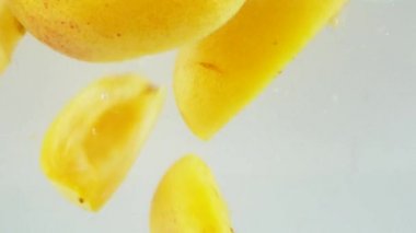 Dalış düşen kayısı dilim