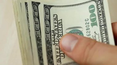 Yüz dolar.