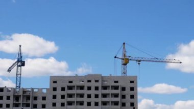 Gökdelen inşa için inşaat vinçleri