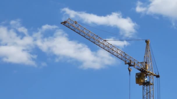 Grue de construction pour gratte-ciel de bâtiment — Video