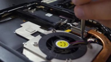 Bilgisayar İşlemcisi Çipinde Teknisyen Vida Soğutma Sistemi