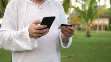 Erkek Müşteri Sitelerden İnternet ile Sipariş Şeyleri