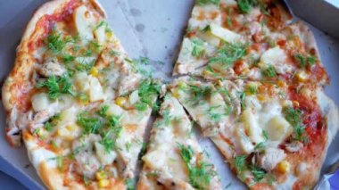 El Lezzetli Taze Sıcak Pizza Aldı