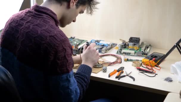 Student Using Soldering Iron at Home Office — ストック動画