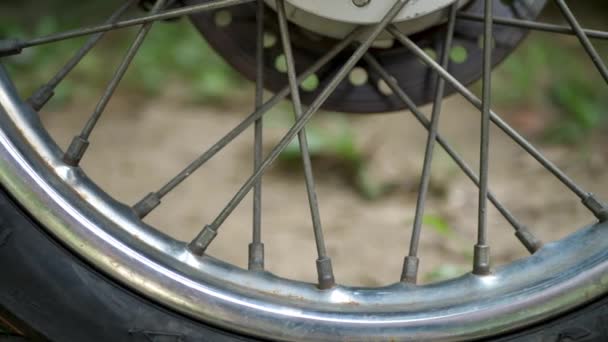 Detalles de Moto Scooter Wheel Close-up — Vídeo de stock
