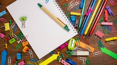 Okul ofis malzemeleri ile Smiles Binder klipler