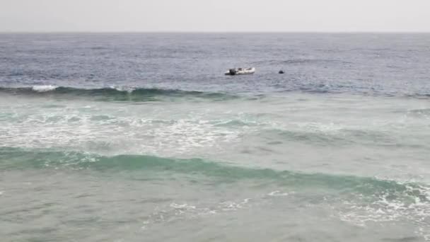 Mar de agua u océano en la playa — Vídeos de Stock