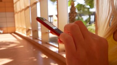 Using internet in airport