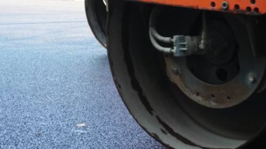 Yol yapımında asfalt yapmak