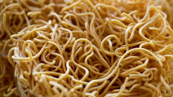 Southeastern Yellow Rice Noodles Scattered On Plate Rotating — Stok video
