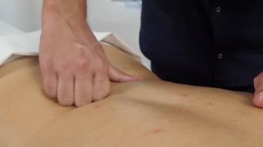 Kozmetoloji SPA Merkezinde Sırt Masajı