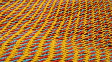 Sarı, mavi ve kırmızı örgü kumaş arayüzü