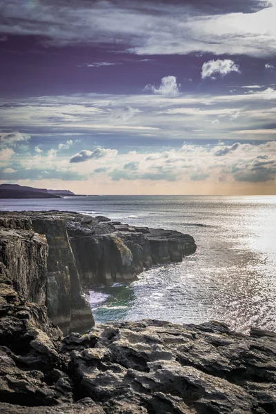 İrlandalı cliff günbatımı