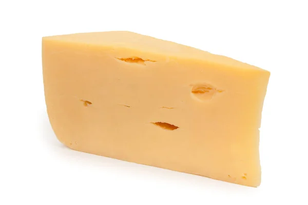 Stück Käse isoliert auf weißem Hintergrund. horizontales Bild — Stockfoto