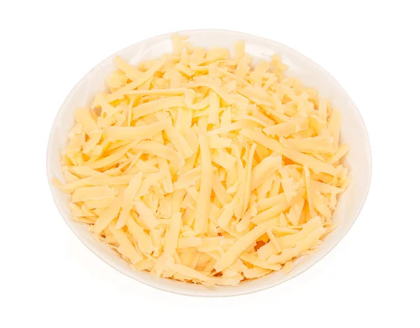 Kom met geraspte kaas geïsoleerd op een witte achtergrond. Close-up — Stockfoto