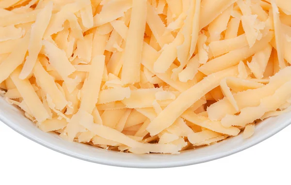 Cuenco de queso rallado aislado sobre fondo blanco. de cerca — Foto de Stock