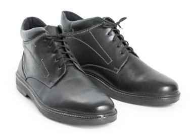 Siyah erkek çifti üzerinde beyaz bir arka izole kış botları deri