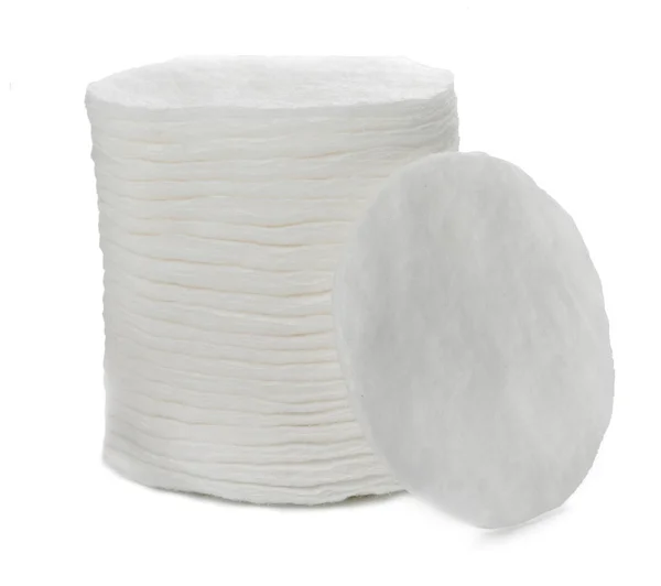 Montón de almohadillas de algodón aisladas sobre fondo blanco — Foto de Stock