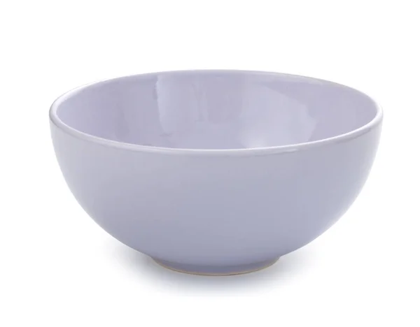 Tigela de porcelana vazia, tom violeta suave luz, isolado no whit — Fotografia de Stock