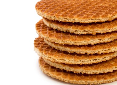Karamel izole üzerinde beyaz backg ile yuvarlak Hollandalı waffle yığını