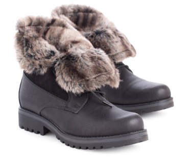 Siyah kış çifti üzerinde izole kürklü kadın bot moda 