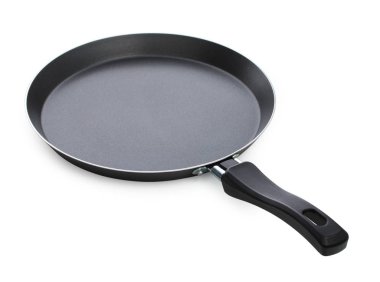 Beyaz arkaplanda izole edilmiş krepler için boş siyah kızartma tavası