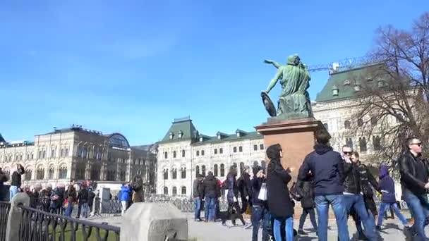 Mosca, Russia, 8 APRILE, 2017 Prople walking at red square in Moscow. Piazza Rossa è la piazza centrale di Mosca, Russia . — Video Stock