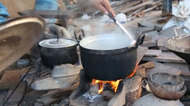 Tayland ülke yangın tarafından geleneksel pişirme