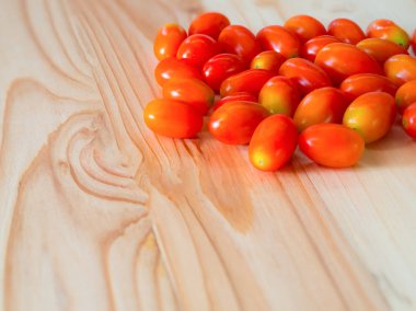 Kiraz domates çam ahşap tablo.