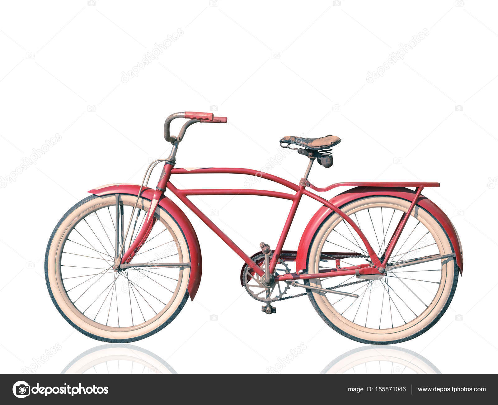 Vélo vintage rouge rétro isolé sur fond chemin de coupe