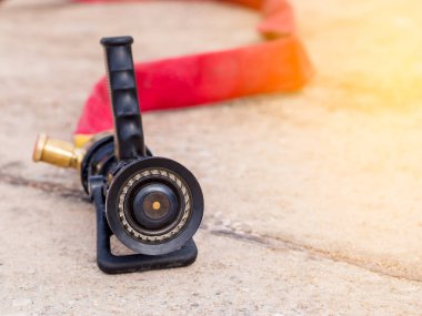 Yangın hortum başlığı katta.