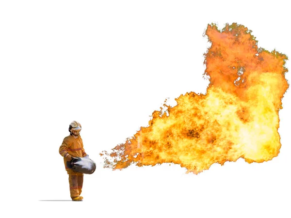 Πυροσβέστης κρατήστε μια αέριο δεξαμενή με μια φλόγα. απομονωμένα σε λευκό φόντο. — Φωτογραφία Αρχείου