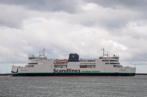 Rodby, Dánsko - 14 duben 2017. Scandlines Ferry Deutschland v Roedby přístavu v Dánsku — Stock fotografie