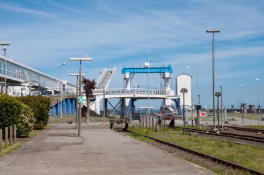 Almanya'da Puttgarden liman ferry