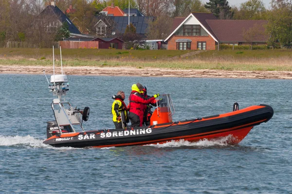 Vordingborg, Dinamarca - 25 de maio. Em 2017. Barco de salvamento dinamarquês SAR mar vela — Fotografia de Stock