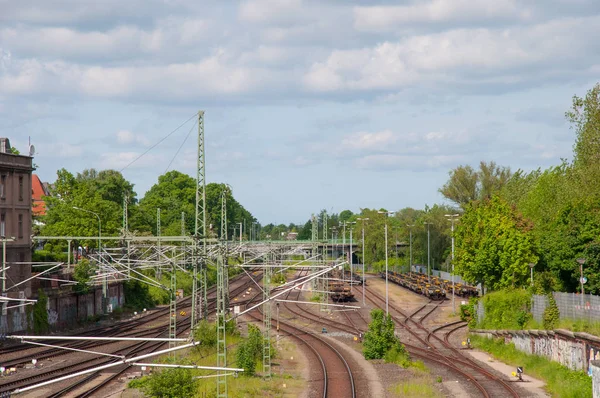 Vasúti pálya közelében Lübeck főpályaudvara, Németország — Stock Fotó