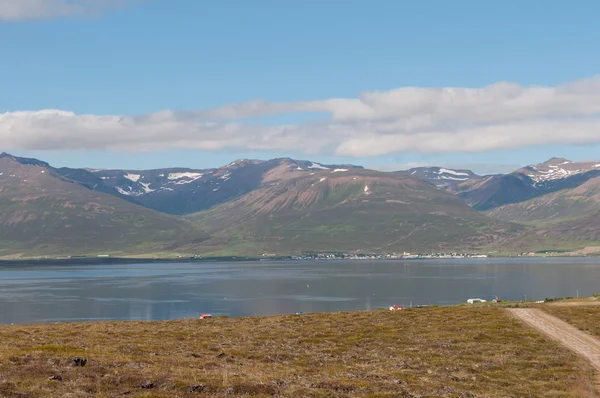 Utsikt från ön HRISEY på Island mot trollaskagi halvön — Stockfoto