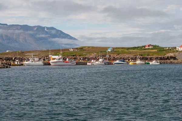 Hamnen i byn av Hrisey i Island — Stockfoto