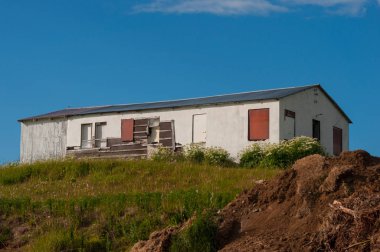İzlanda'daki Hrisey Adası üzerinde bina abandened