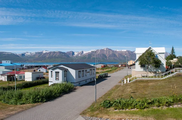 Weg in het dorp van Hrisey in IJsland — Stockfoto