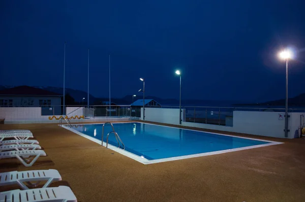 İzlanda'daki Hrisey Adası üzerinde ortak Yüzme Havuzu