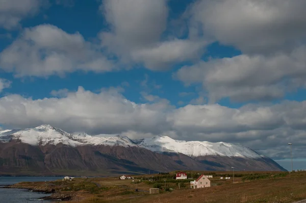 Campo en la isla de Hrisey en Islandia — Foto de Stock