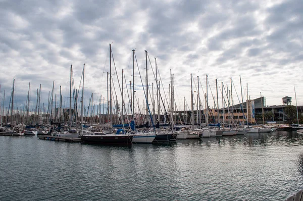 yelkenli tekne Barcelona Harbor İspanya 