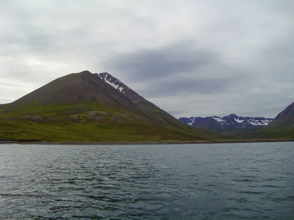 Neobsazený fjordu thorgeirsfjordur na Islandu — Stock fotografie