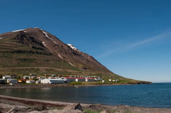 シグルフィヨルズゥルの町でアイスランド — ストック写真