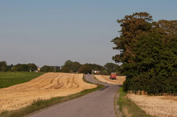 Danska landsbygden road — Stockfoto