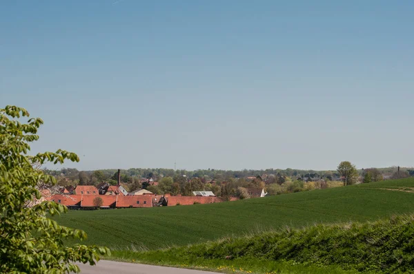 丹麦的普雷斯托镇和安天霍根山 — 图库照片