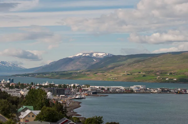 Cidade de Akureyri na Islândia — Fotografia de Stock