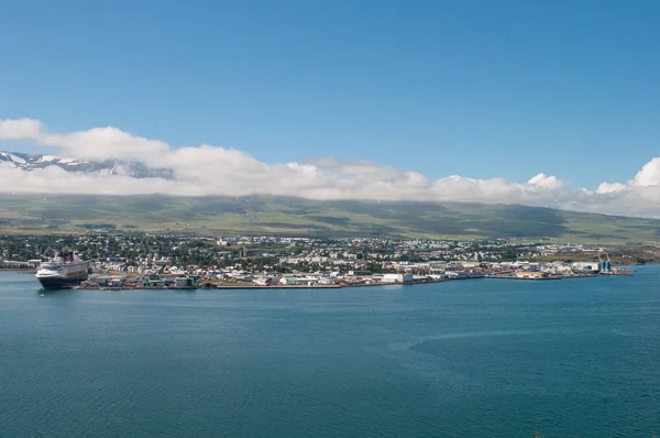 Місто Akureyri на півночі Ісландії — стокове фото